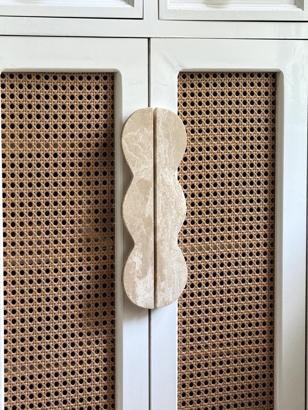 Twin - Curve Pull Handle