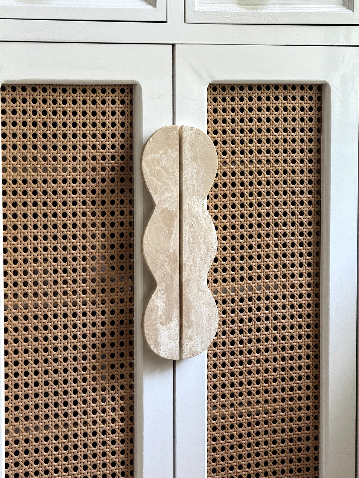 Twin - Curve Pull Handle