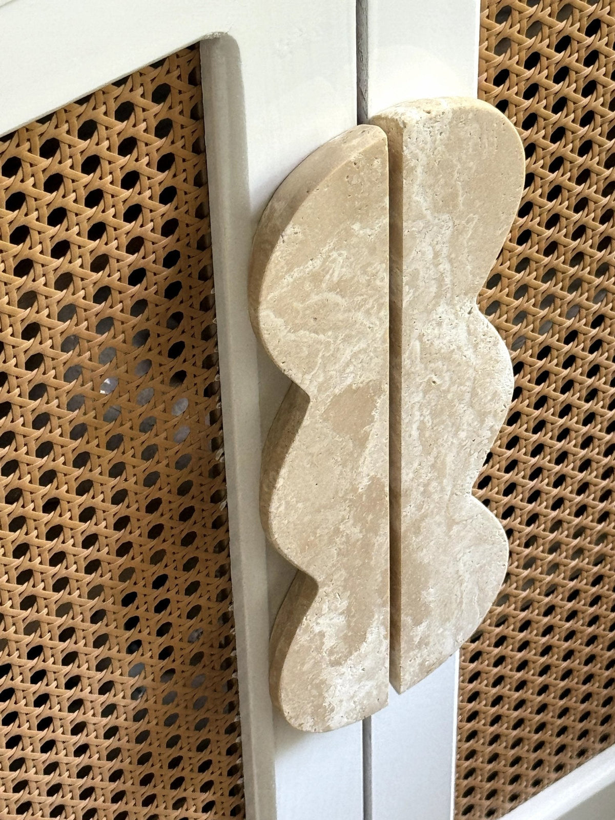 Twin - Curve Pull Handle