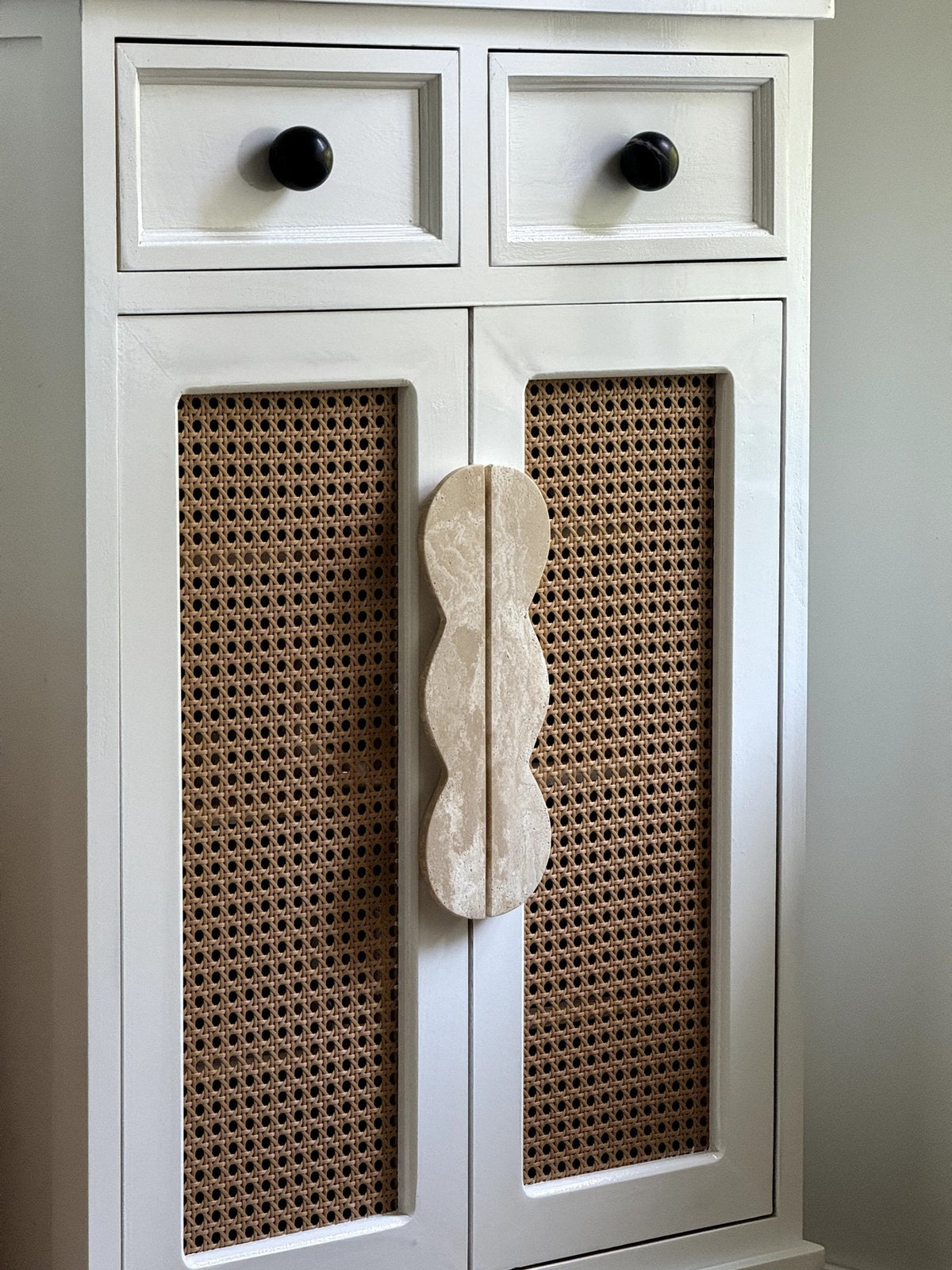 Twin - Curve Pull Handle