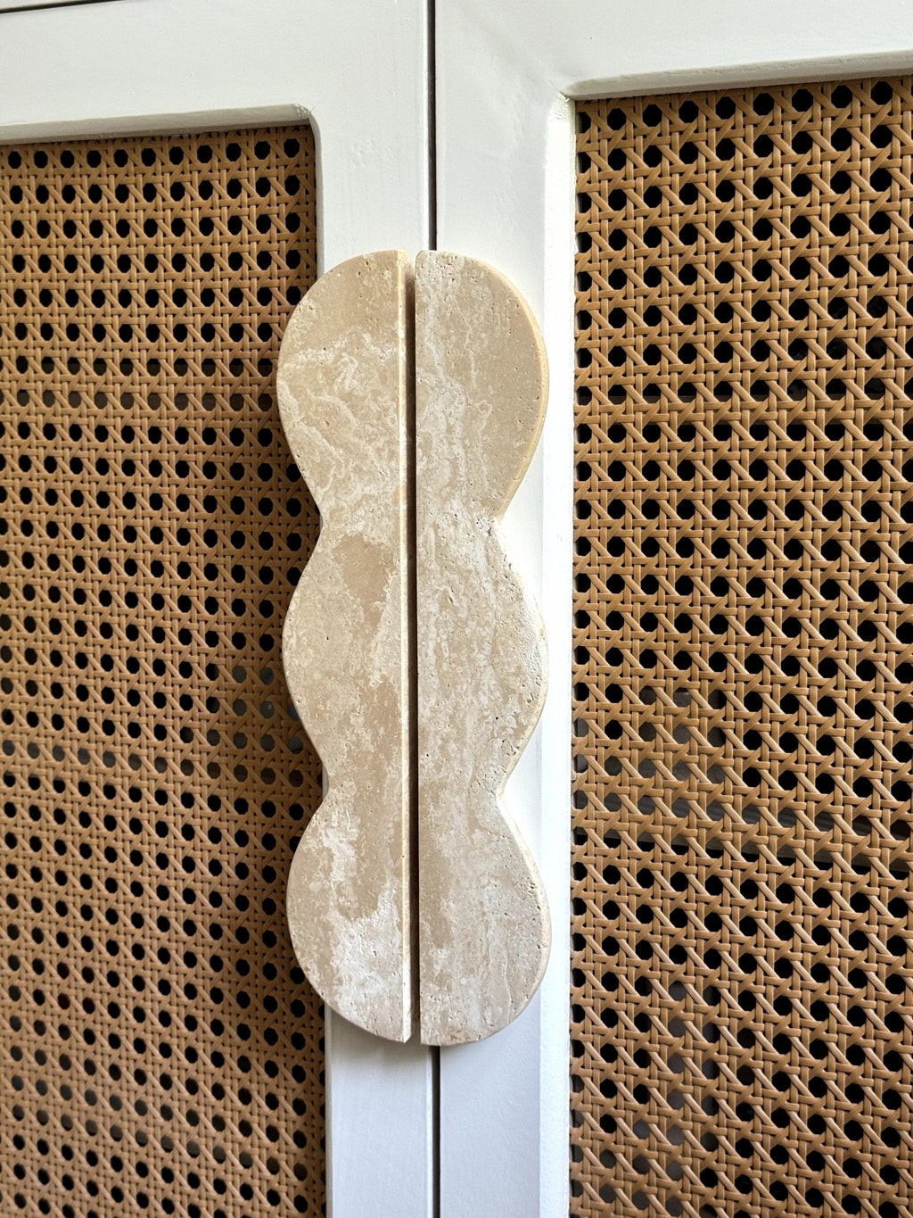Twin - Curve Pull Handle