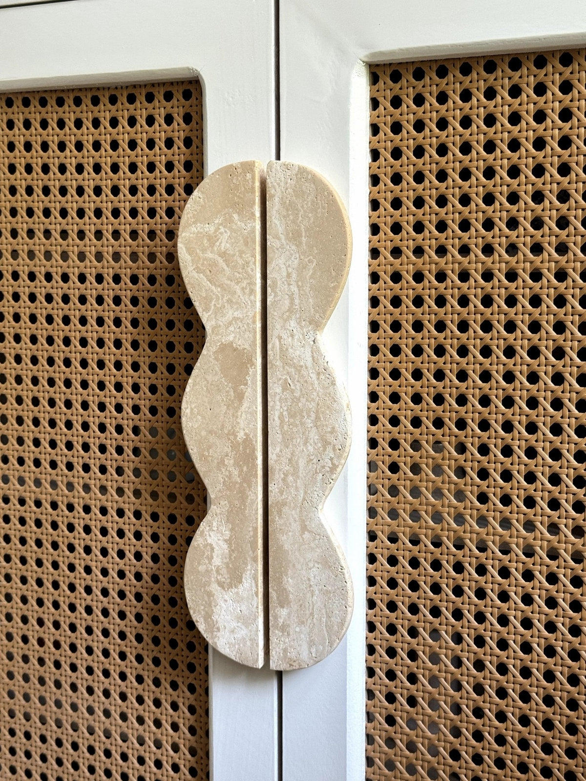Twin - Curve Pull Handle