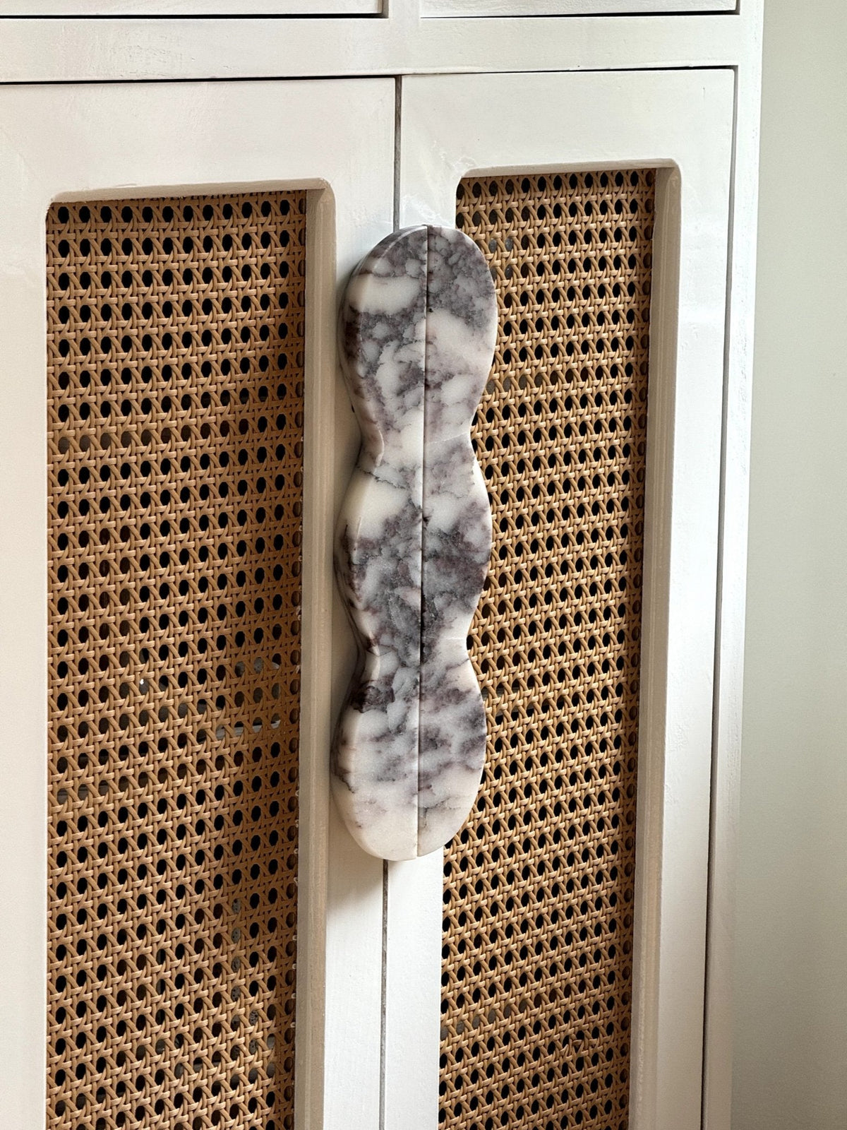 Twin - Curve Pull Handle