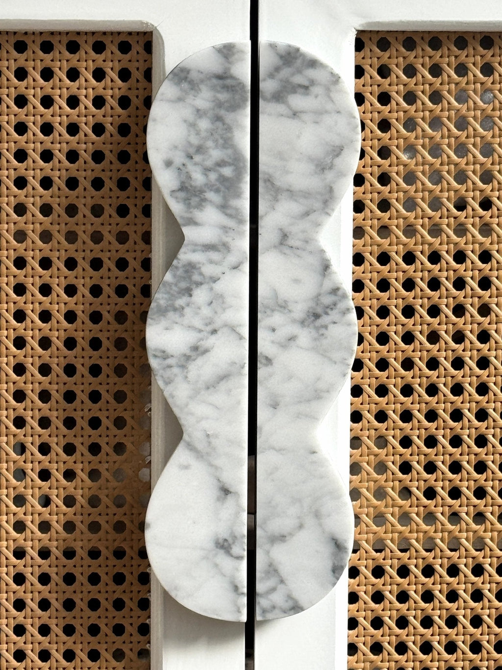 Twin - Curve Pull Handle