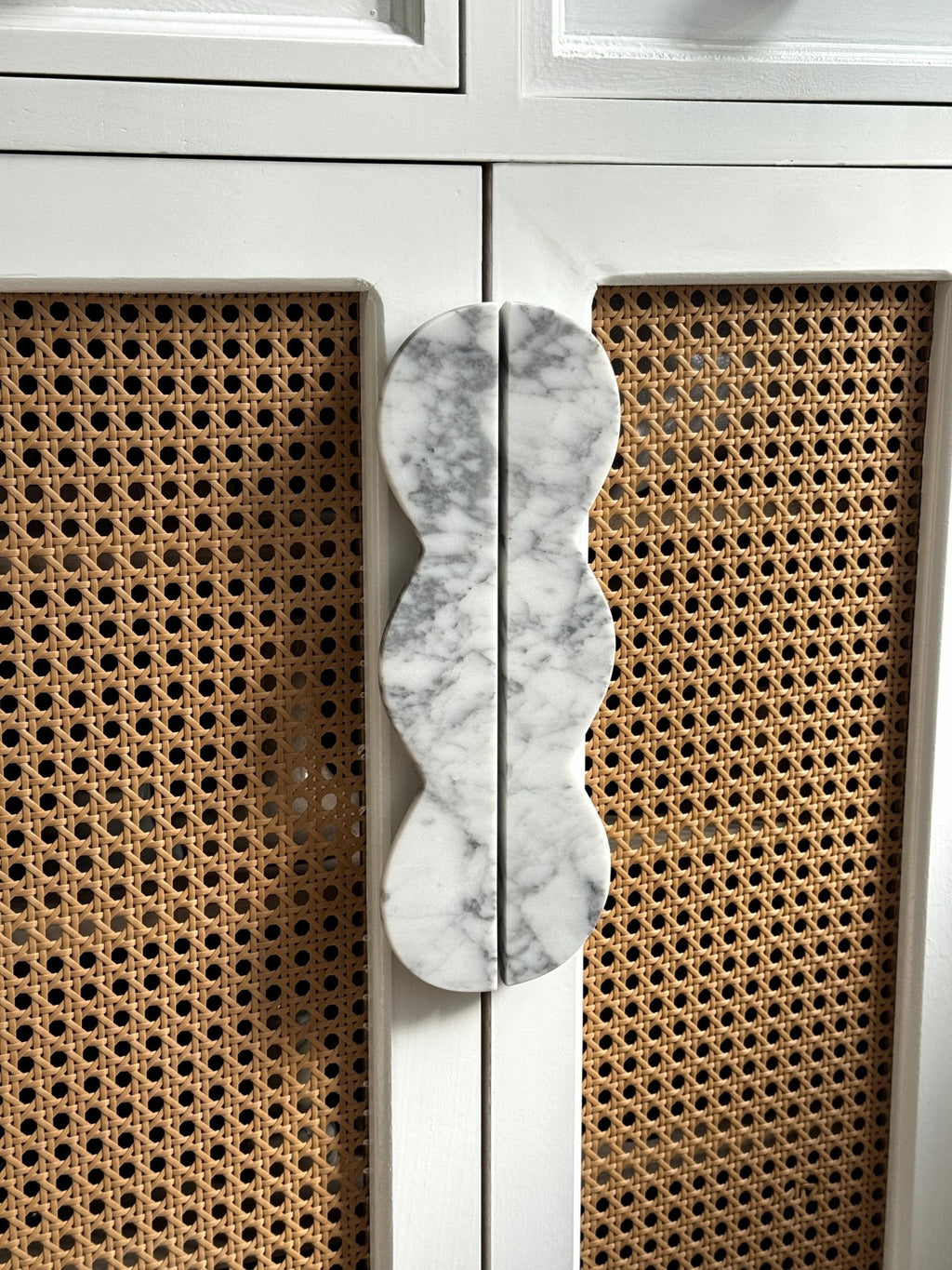 Twin - Curve Pull Handle