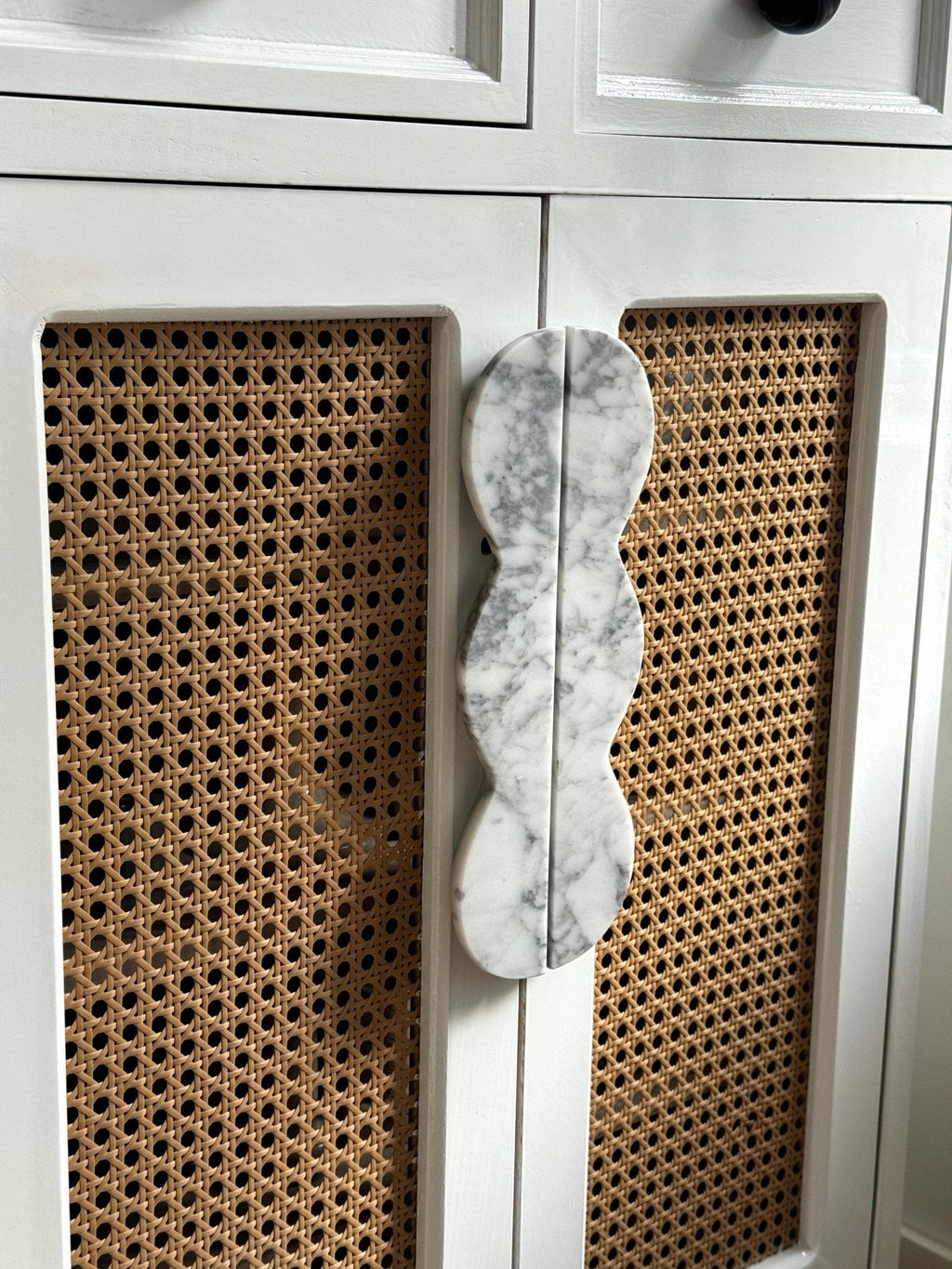 Twin - Curve Pull Handle