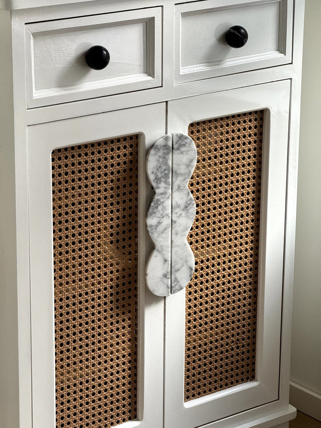 Twin - Curve Pull Handle