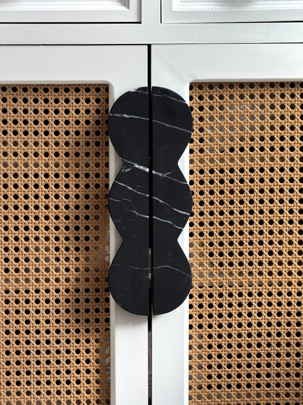 Twin - Curve Pull Handle