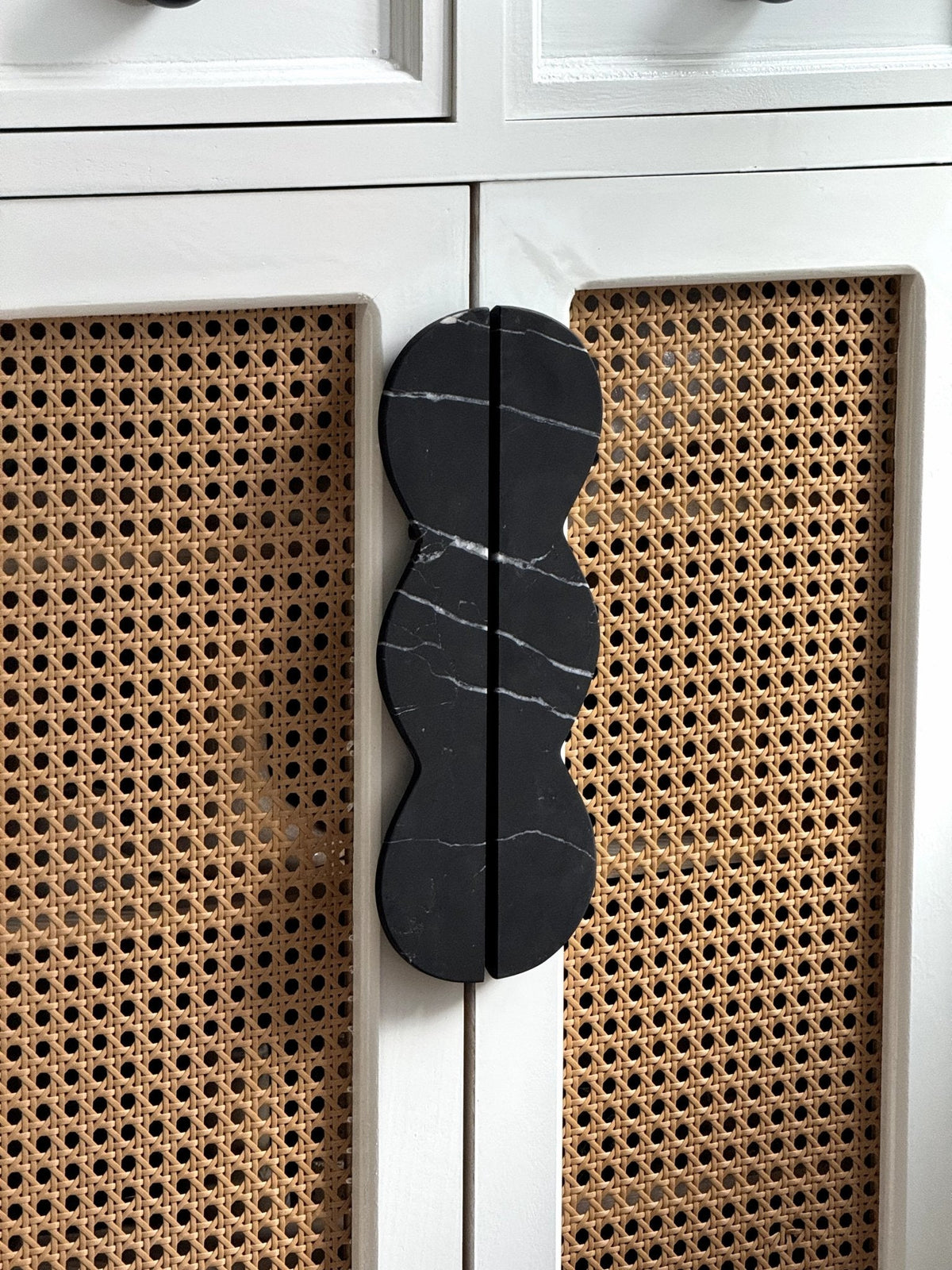 Twin - Curve Pull Handle