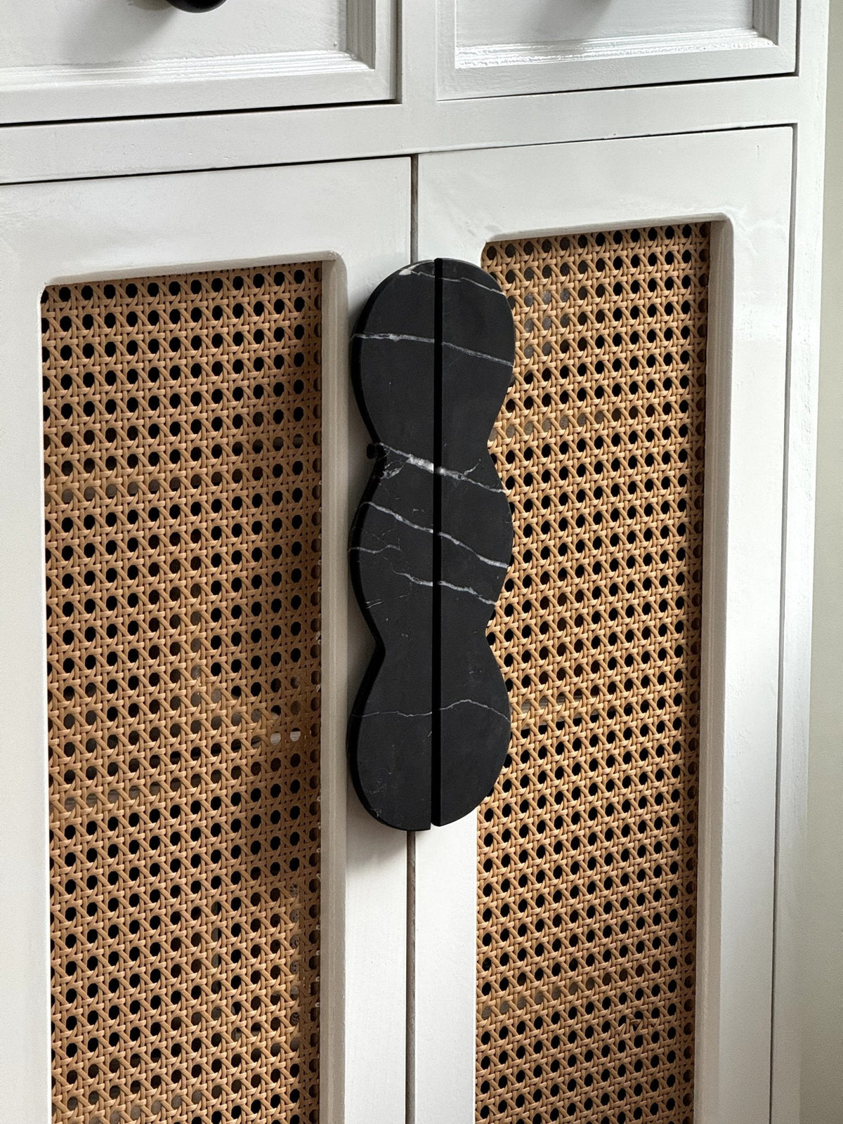 Twin - Curve Pull Handle