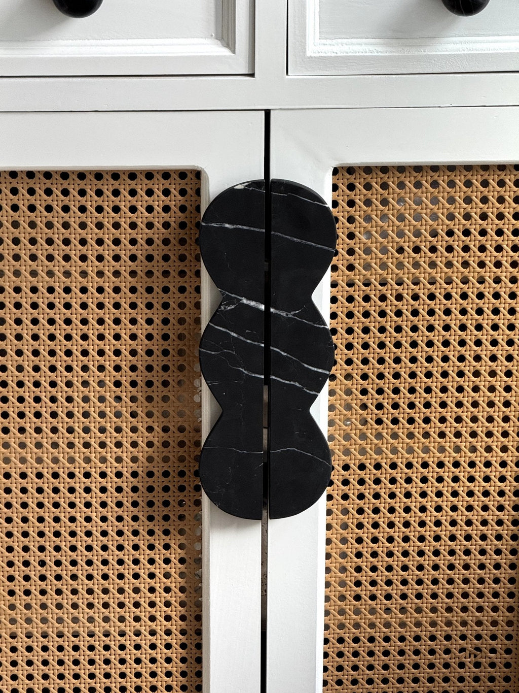 Twin - Curve Pull Handle