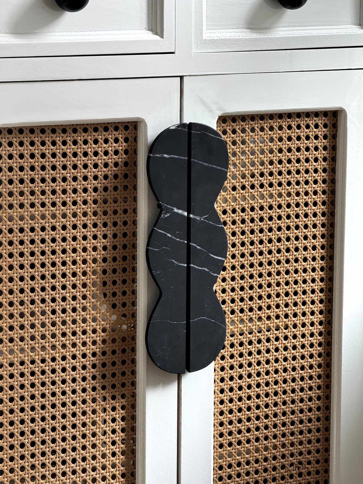 Twin - Curve Pull Handle