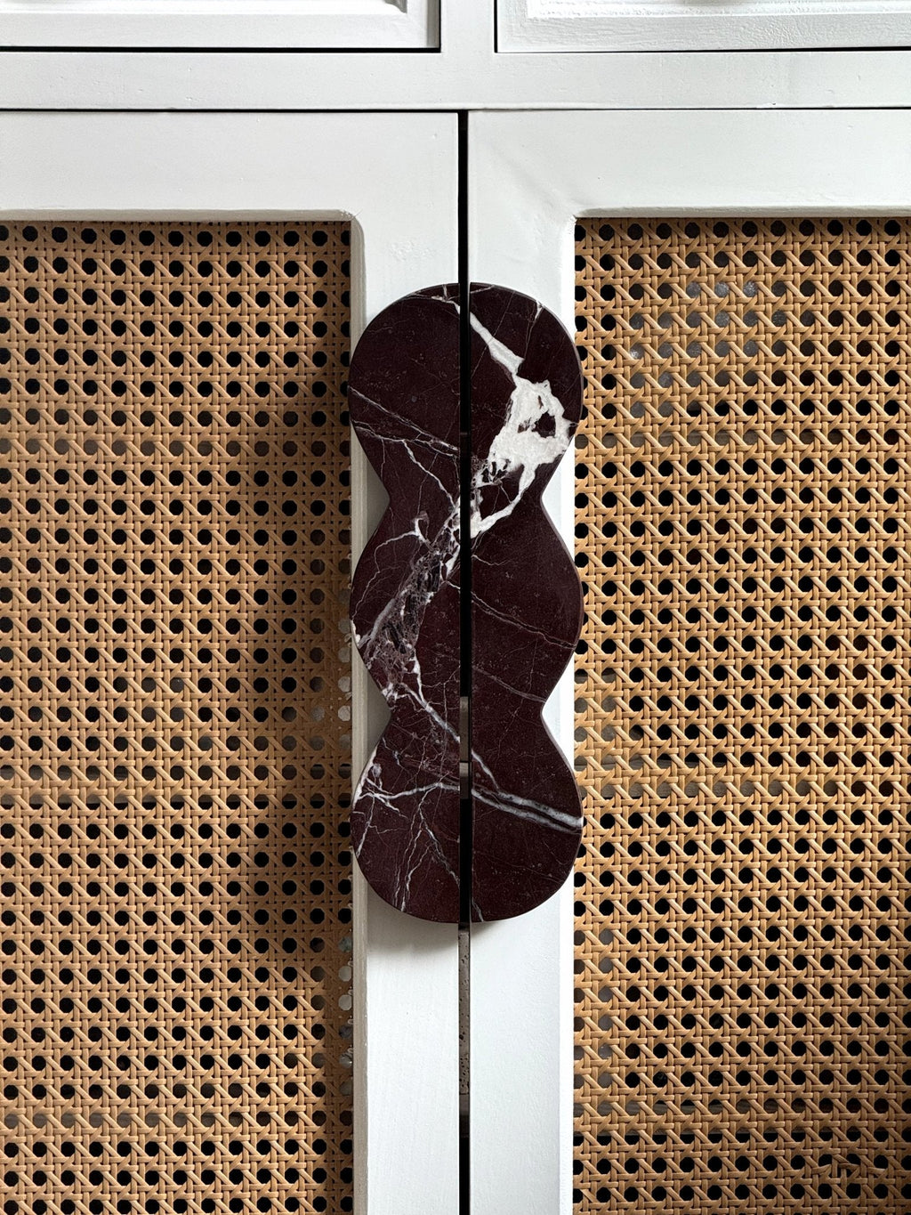 Twin - Curve Pull Handle