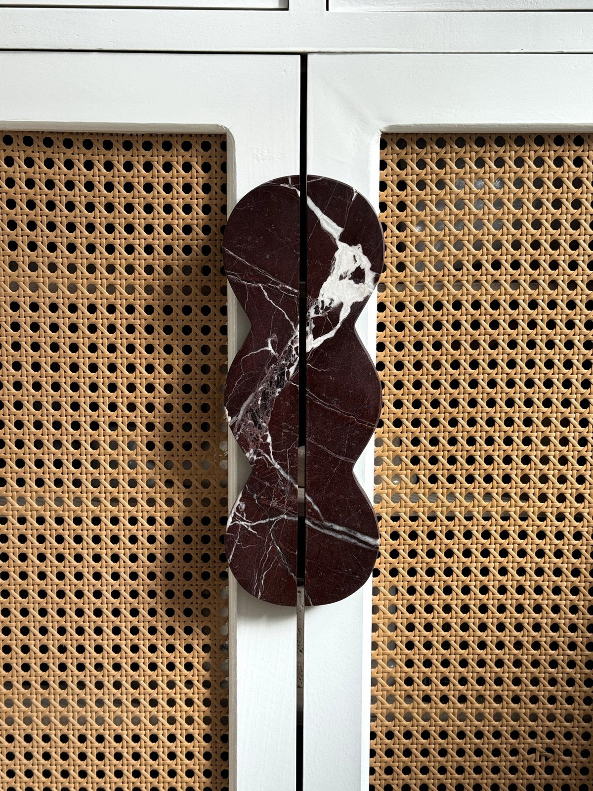 Twin - Curve Pull Handle