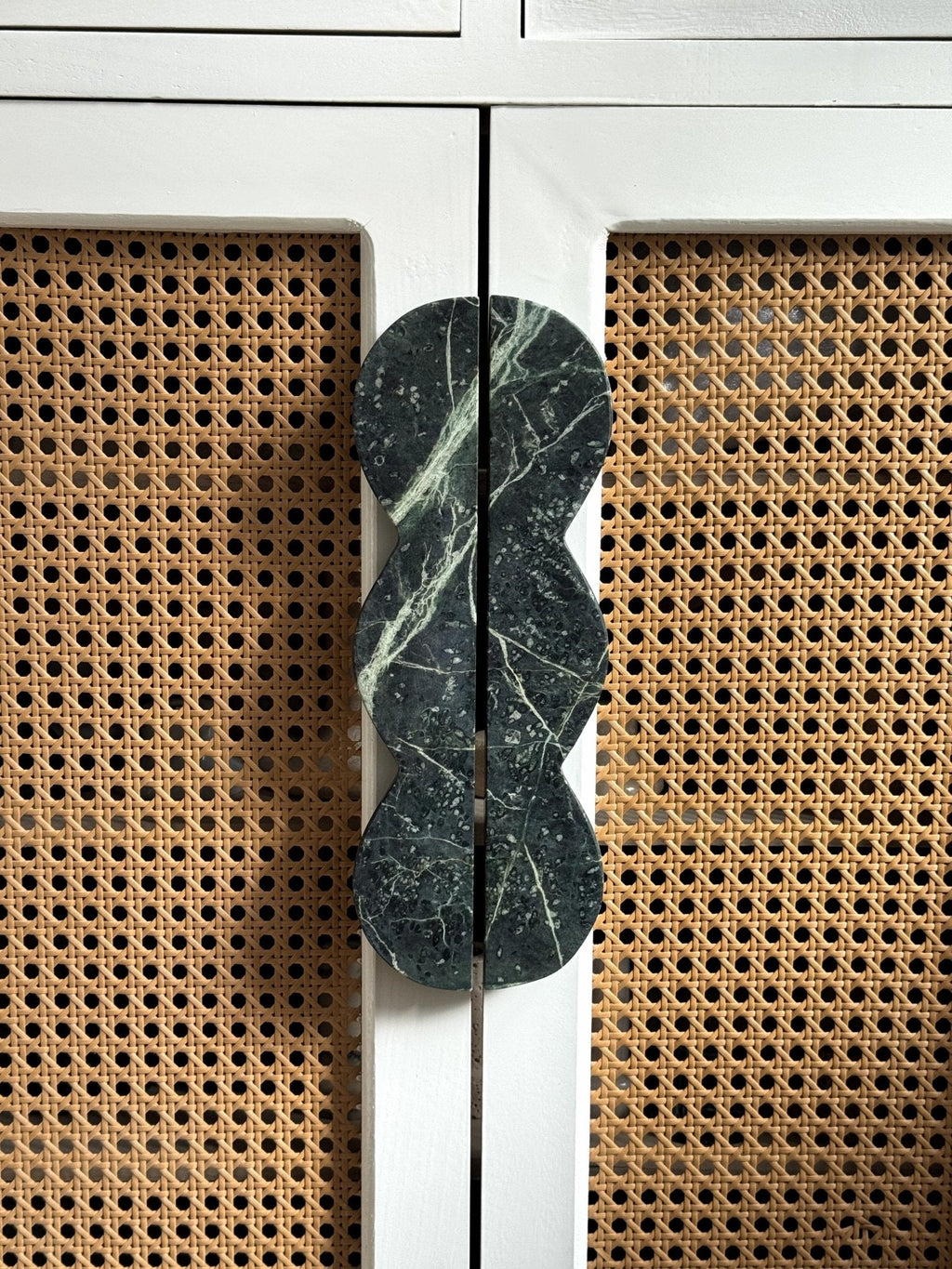 Twin - Curve Pull Handle