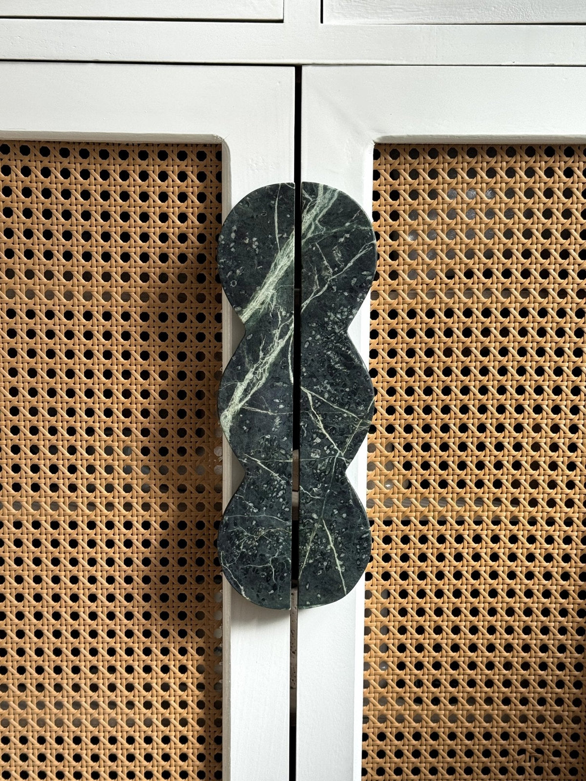 Twin - Curve Pull Handle