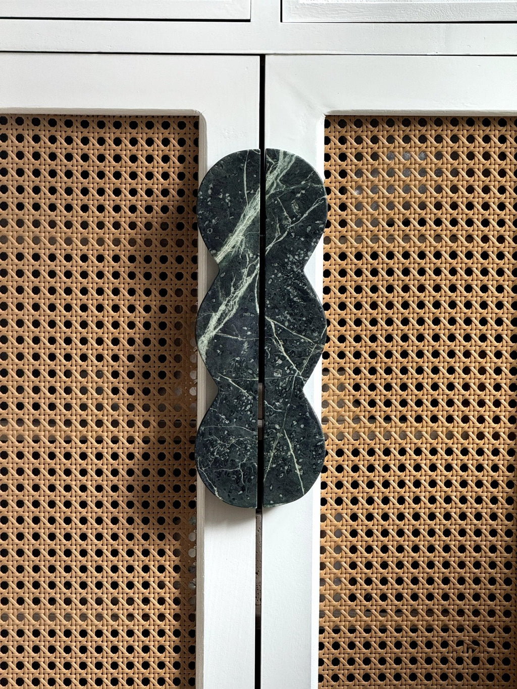 Twin - Curve Pull Handle
