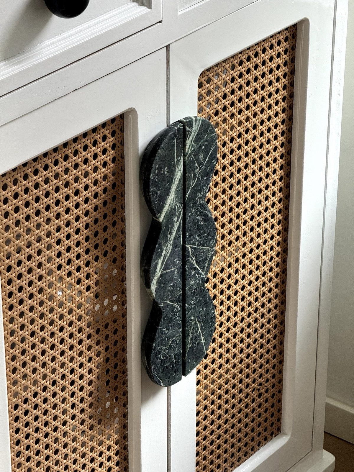 Twin - Curve Pull Handle