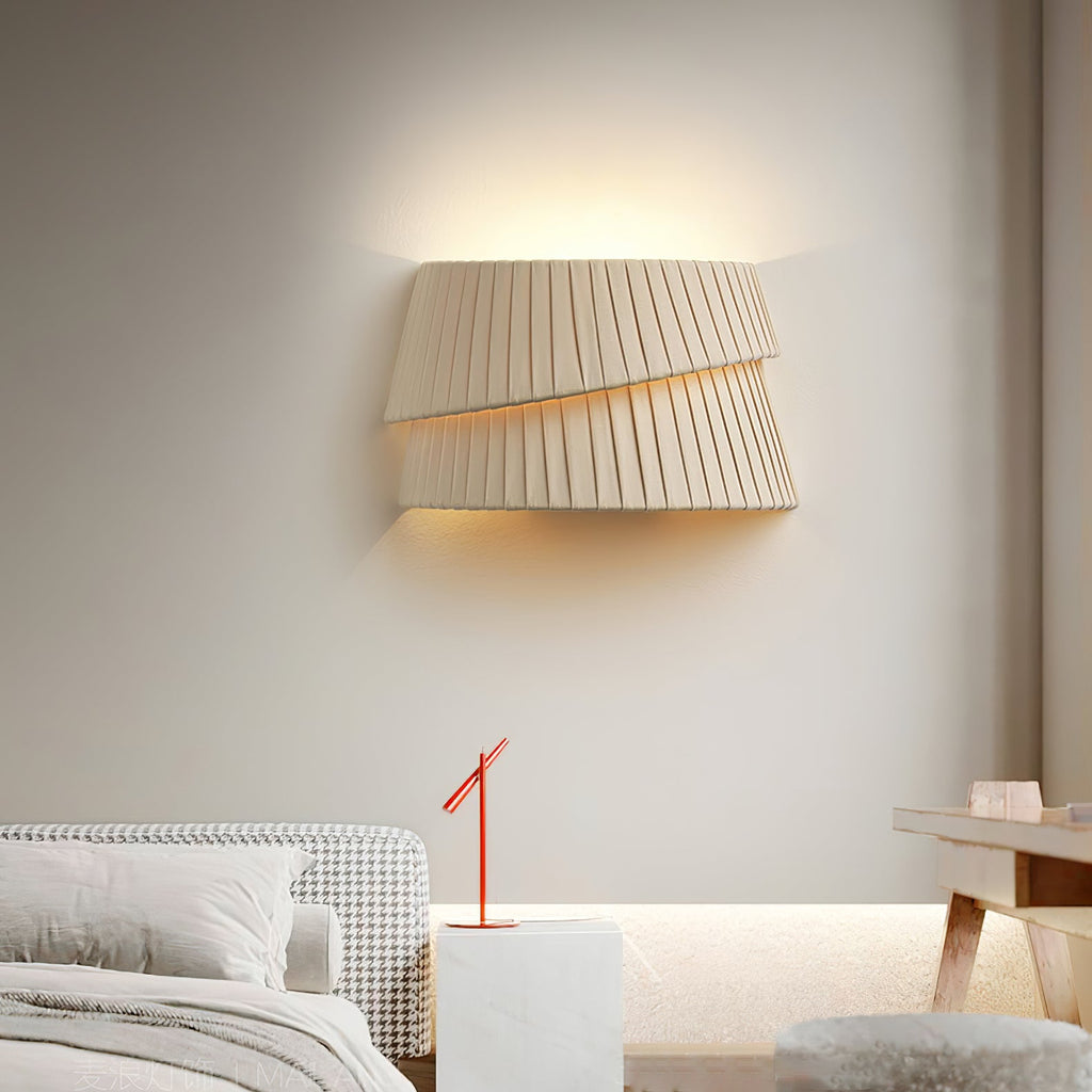 Vela Twist Wall Lamp