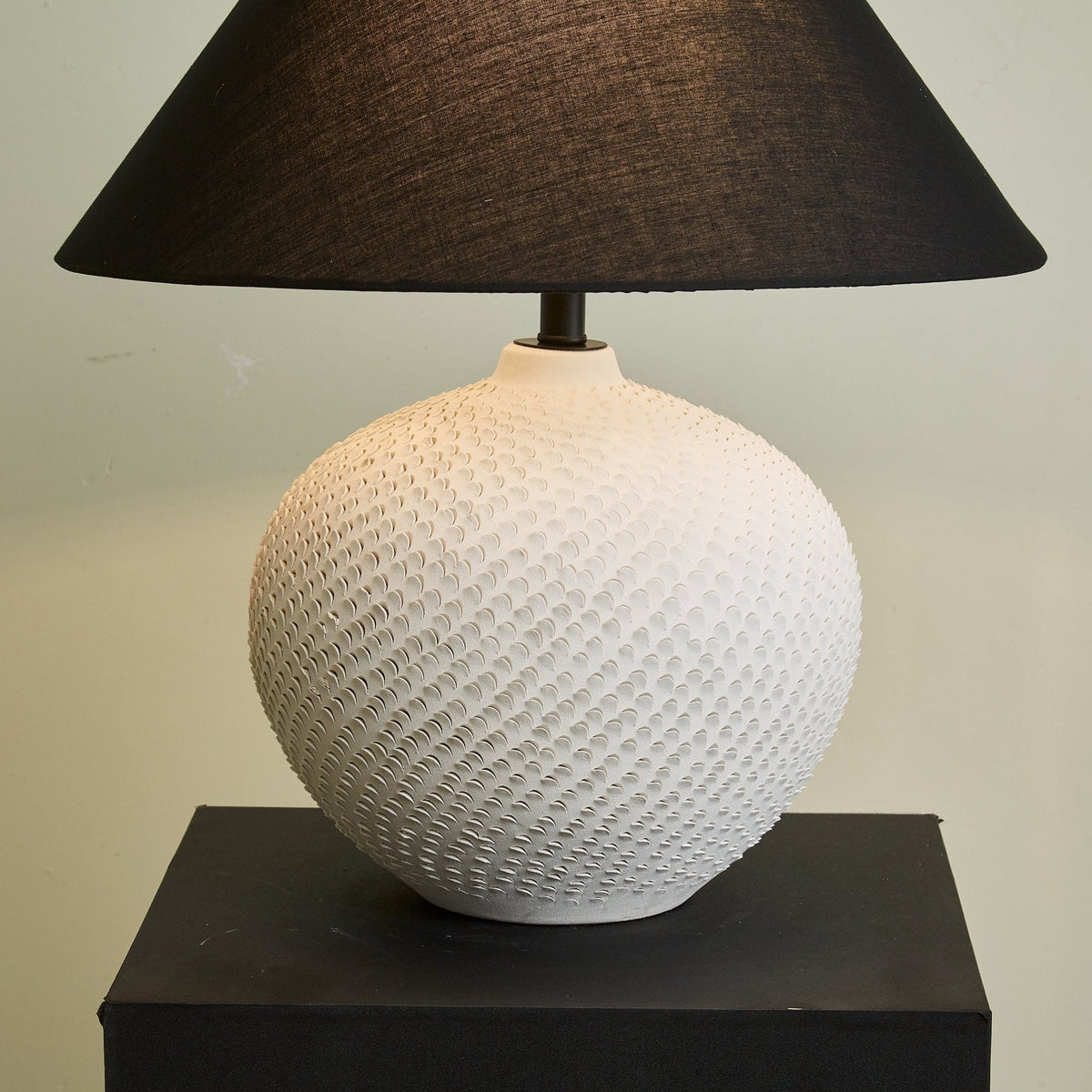 Velvra Table Lamp