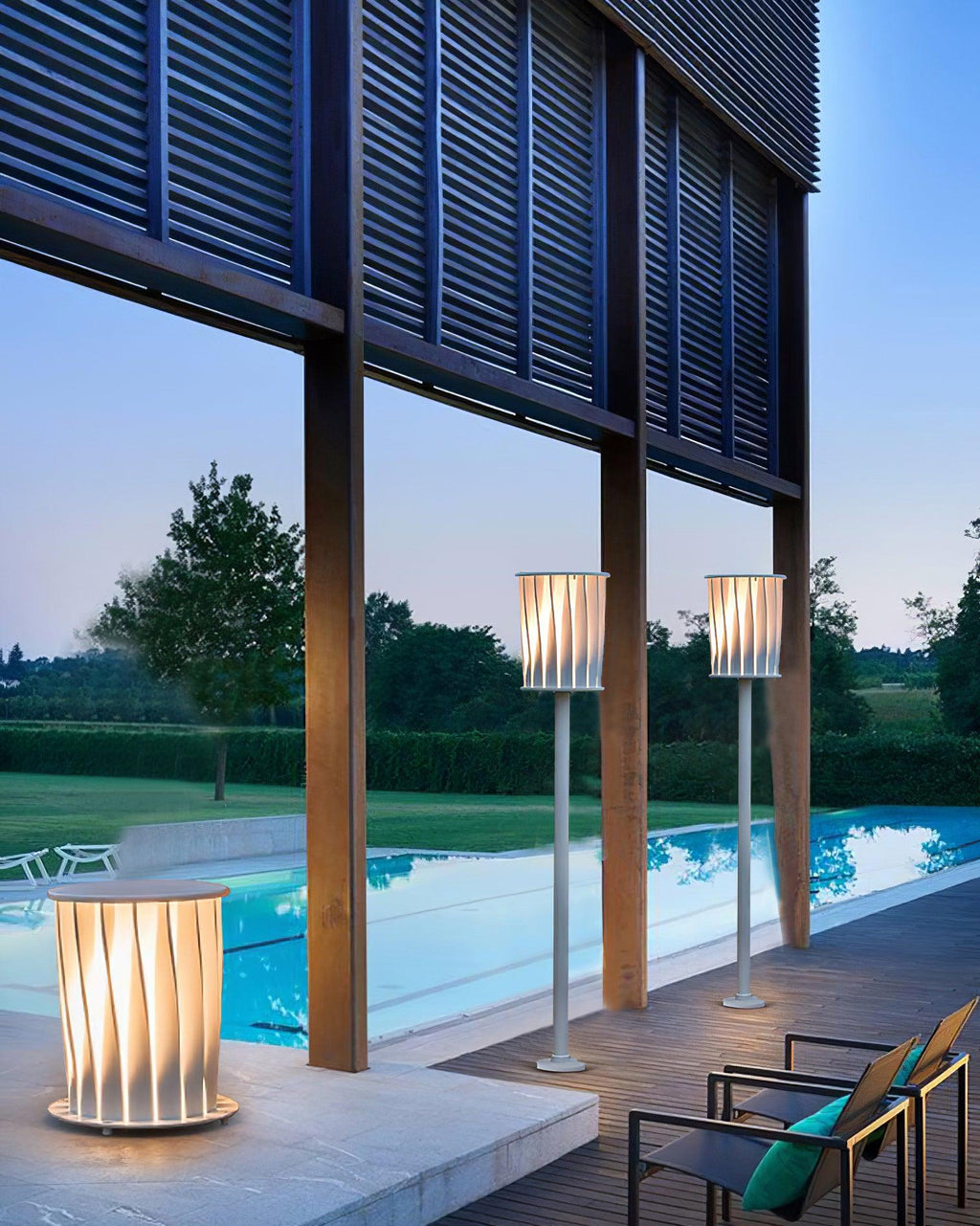 White Column Garden Light