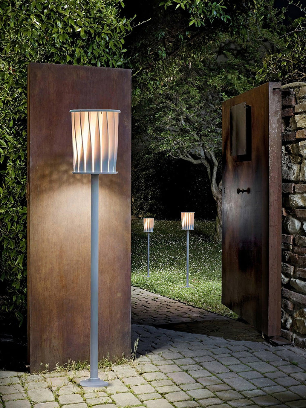 White Column Garden Light