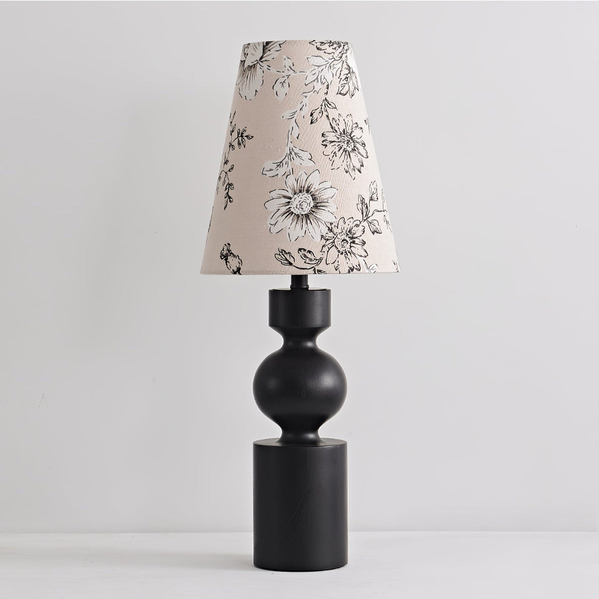 Wooden Flower Pattern Table Lamp